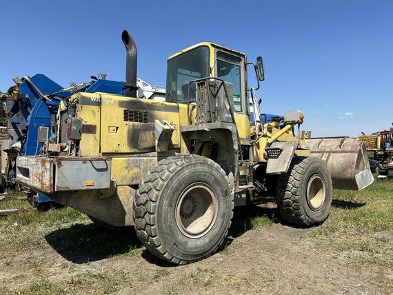 ČELNÍ NAKLADAČ KOMATSU WA 320