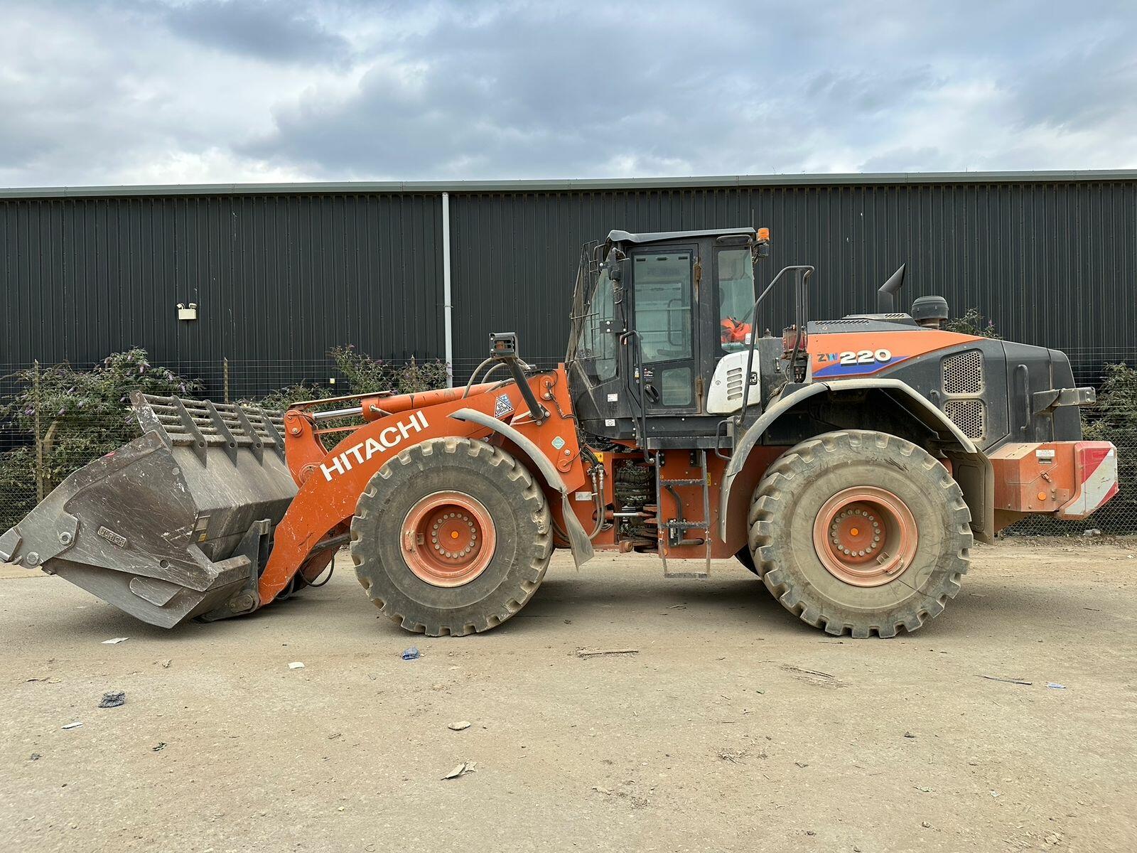 Hitachi ZW220
