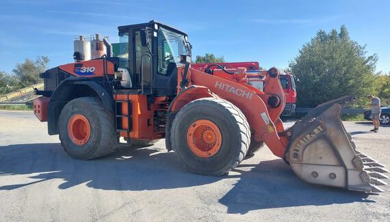 Hitachi ZW310-6 