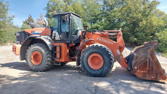 Hitachi ZW310-6
