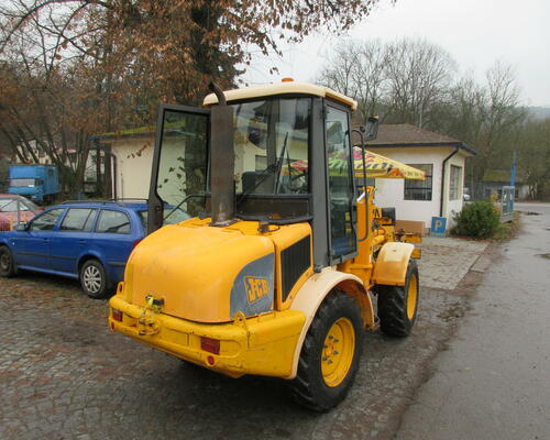 JCB 407 B ČELNÍ NAKLADAČ 4,8 TUN - 