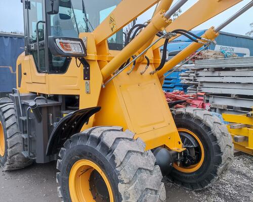 Kloubový Nakladač CR20 - 2000 kg - 74 kW