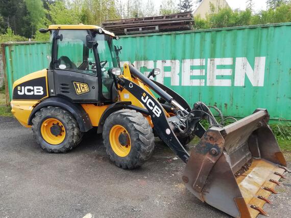 Kloubový nakladač JCB 409B, r.v. 2014, najeto 6200 Mth, rychlost 35 km/h