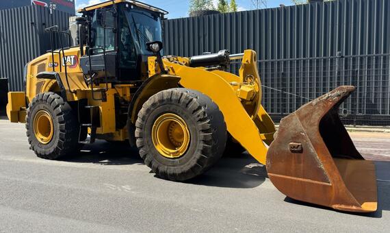 Kolový nakladač CAT 972 XE, r.v. 2022, 8711 mth, váha 24.960 kg