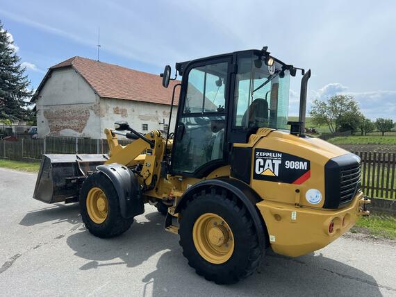 kolový nakladač Caterpillar CAT 908M lopata+vidle