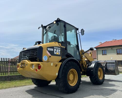 kolový nakladač Caterpillar CAT 908M lopata+vidle