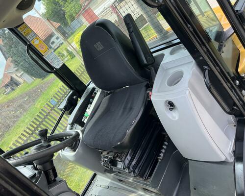 kolový nakladač Caterpillar CAT 908M lopata+vidle
