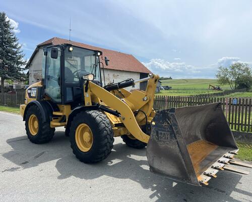 kolový nakladač Caterpillar CAT 908M lopata+vidle/6,5t