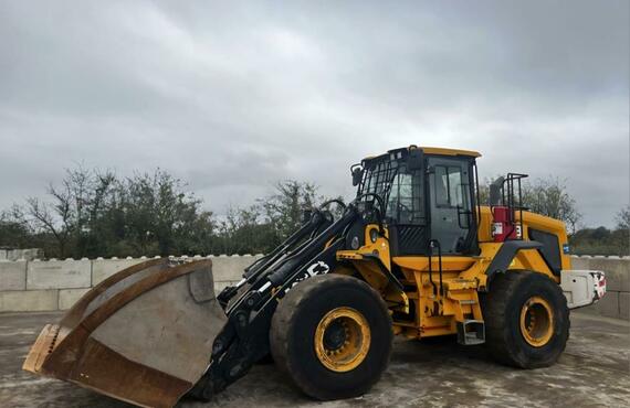 Kolový nakladač JCB 457, r.v. 2019, 7572 mth, nové pneu