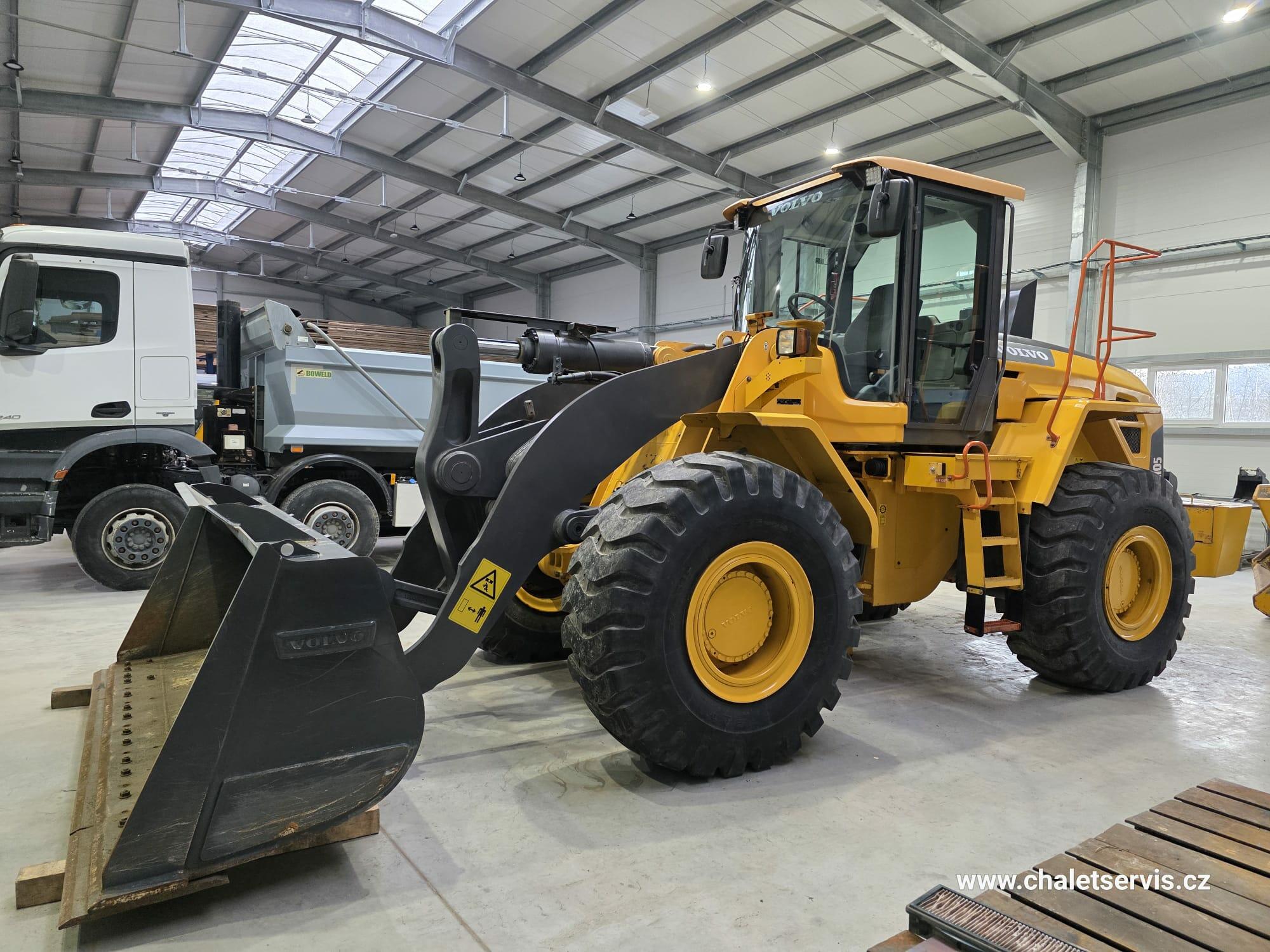 Nakladač VOLVO L105, 17,5 tuny, 55 motohodin, zánovní stav