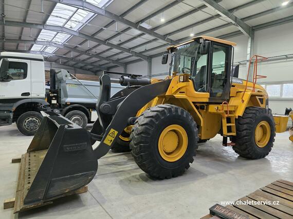 Nakladač VOLVO L105, 17,5 tuny, 55 motohodin, zánovní stav