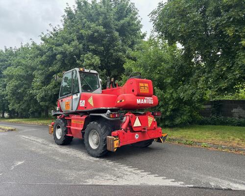 Teleskopický nakladač Manitou MRT2145M