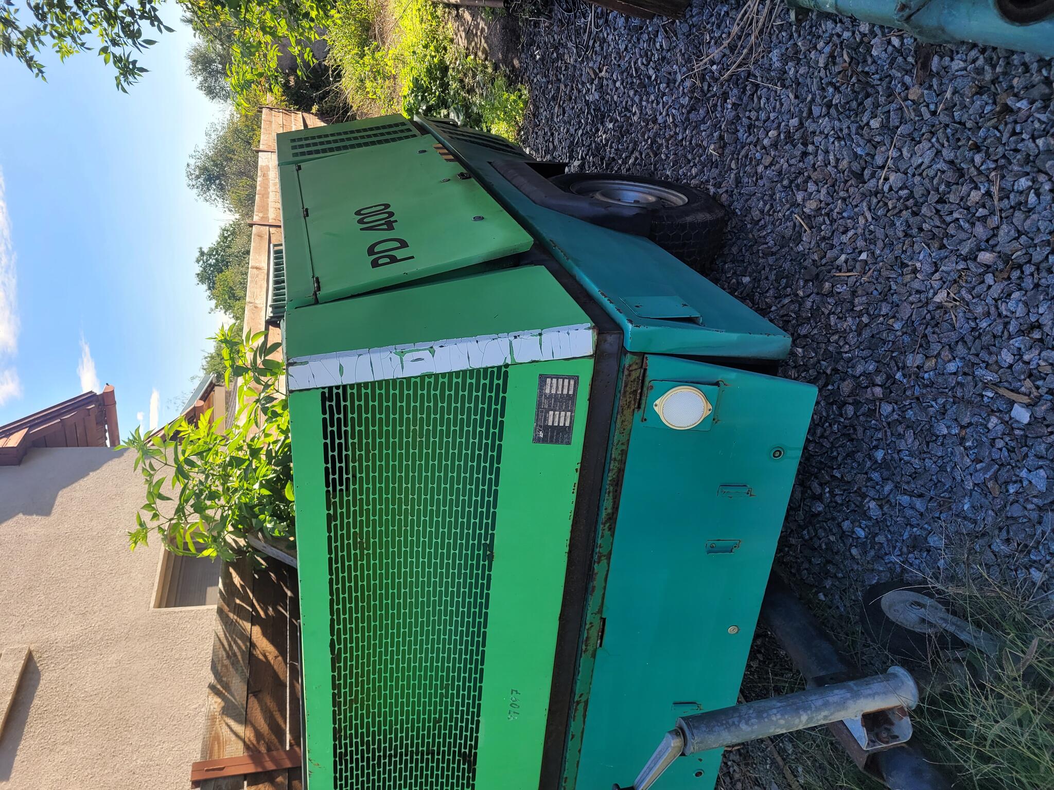 KOMPRESOR STAVEBNÍ KOLOVÝ ČESKÝ PD 400 ROK 1994