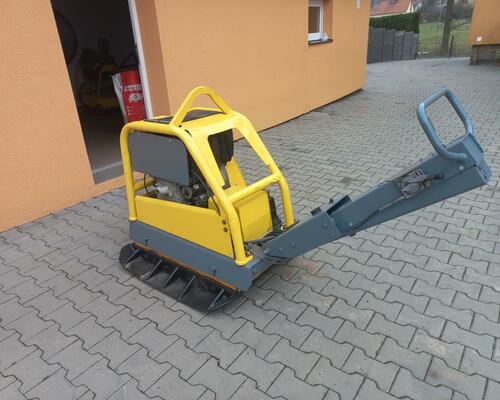 Vibrační deska Husqvarna, Dynapac LG500.
