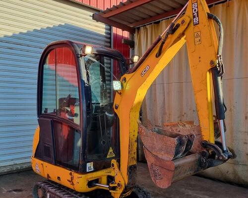 AKCE JCB 8018