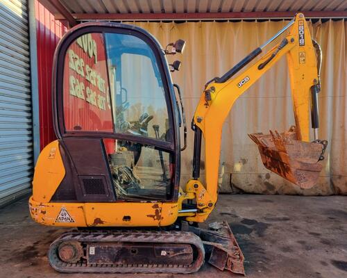 AKCE JCB 8018