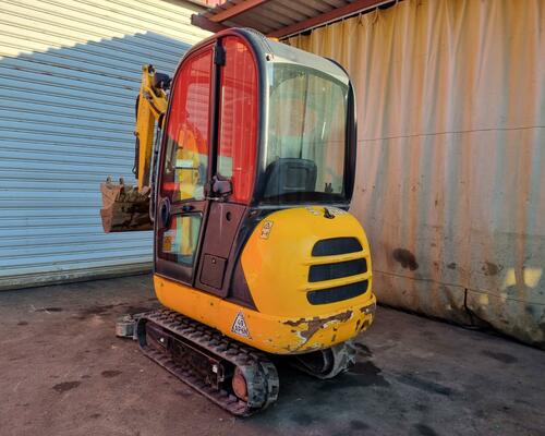 AKCE JCB 8018