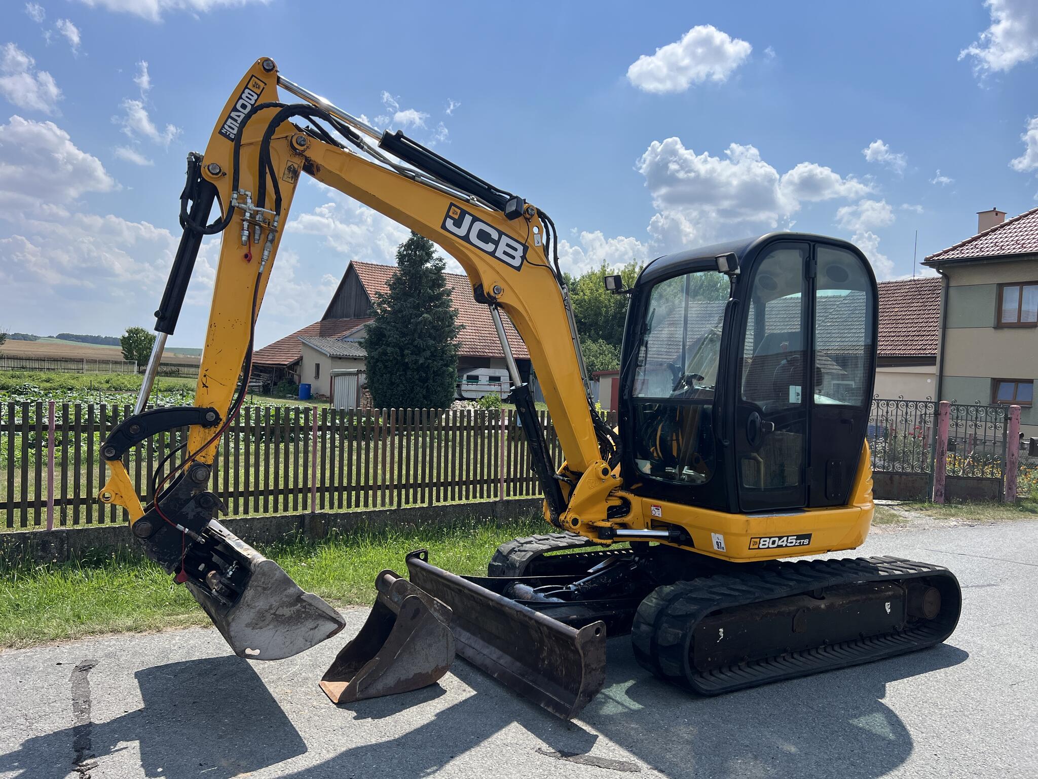 bagr JCB 8045 ZTS | 2015 | 4 400 MTH | hyd. svahovka