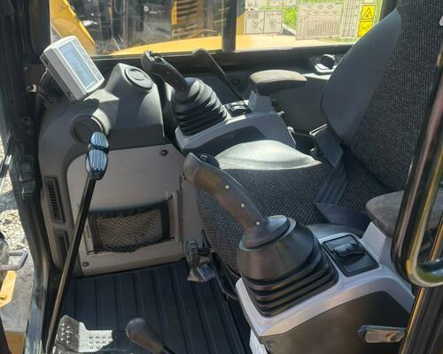 Cat 305