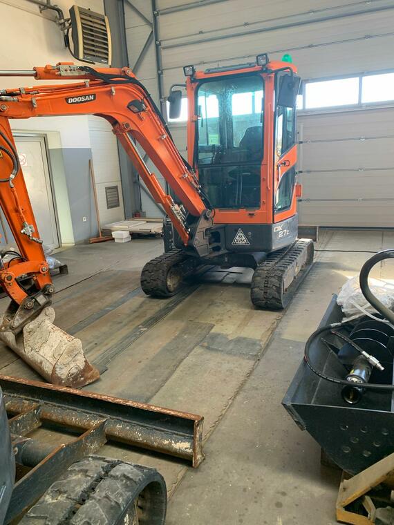 DOOSAN DX27z