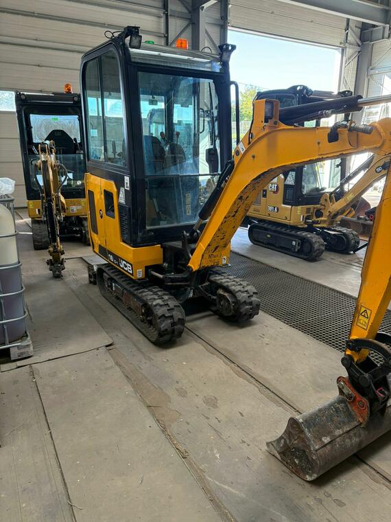 JCB 16C1