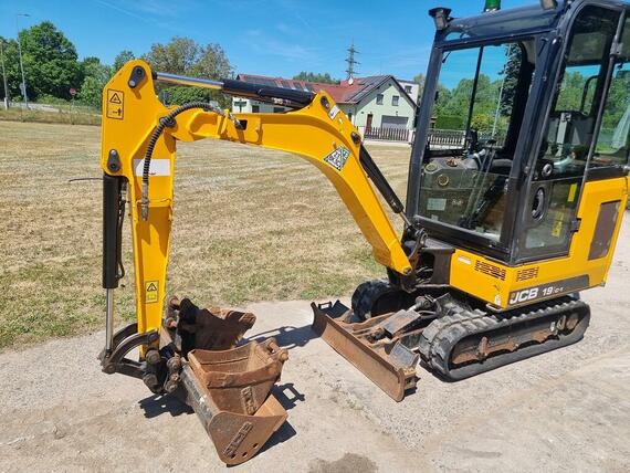 JCB 19C-1 - 685mth, rychloupínač, lžice - TOP stav