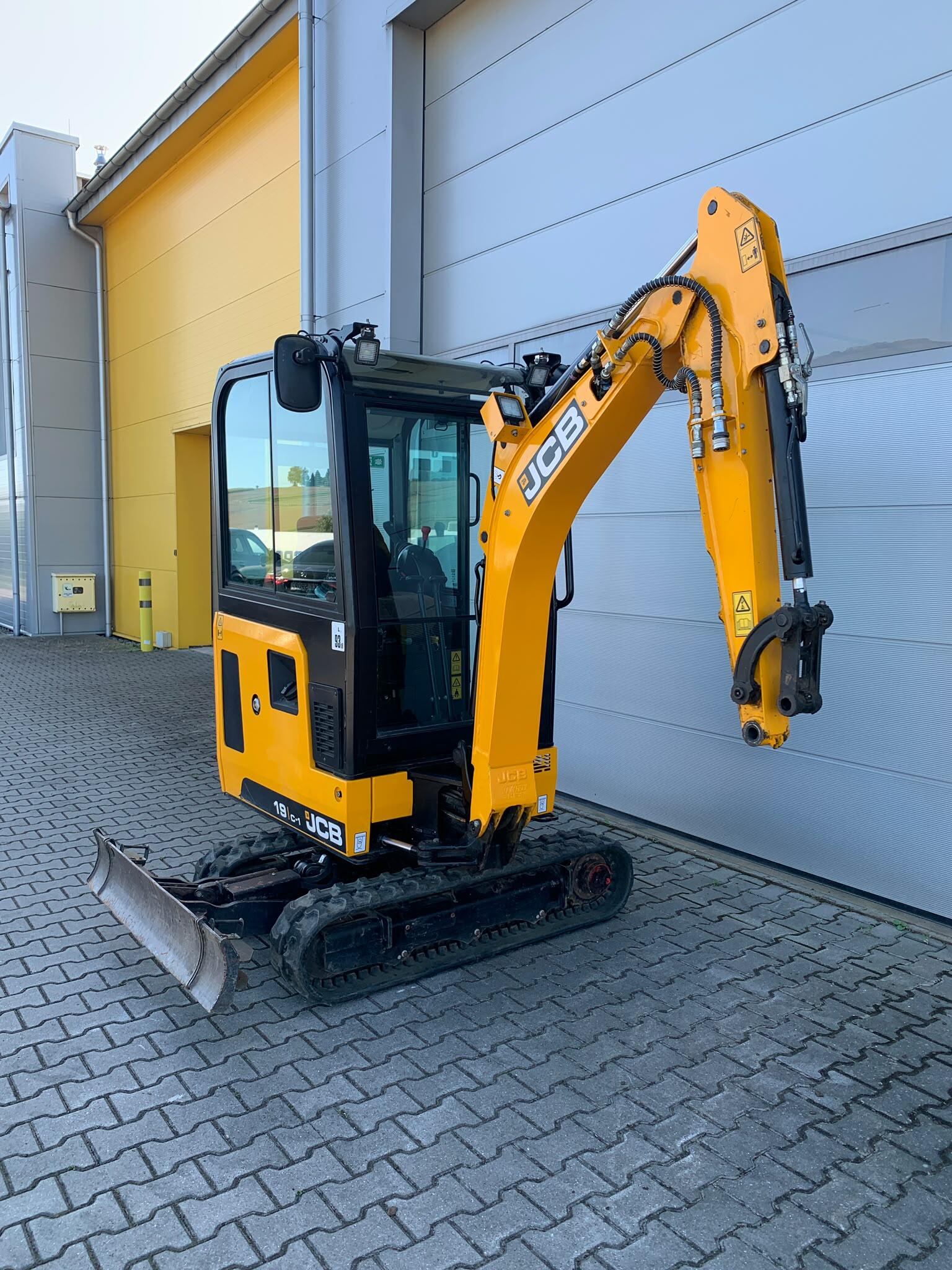 JCB 19C | ROK 2023 | 800 MOTOHODIN |