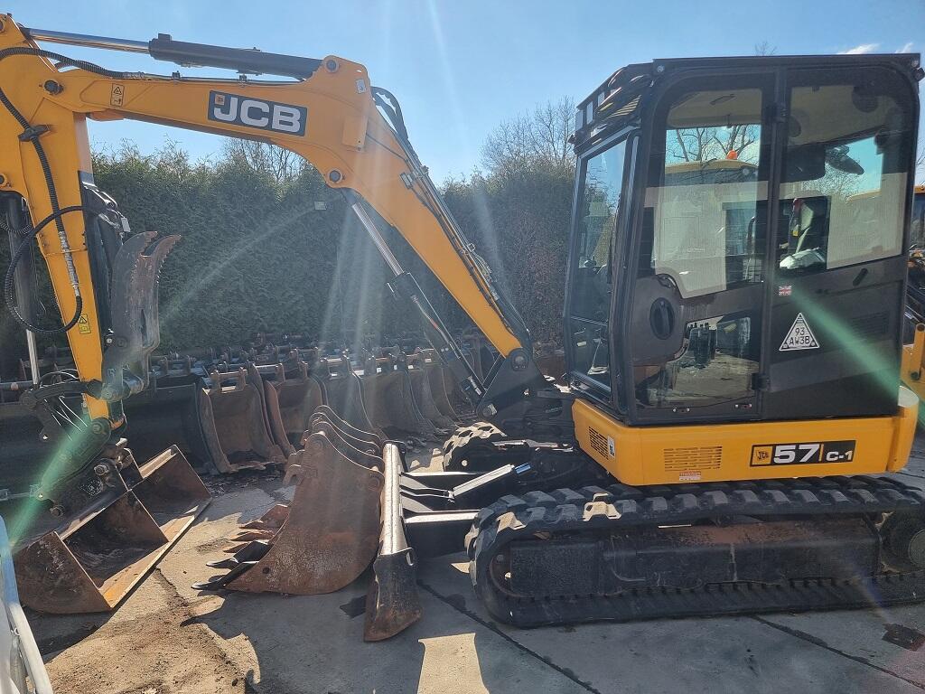 JCB 57C - 2´200mth -klimatizace, GRAB