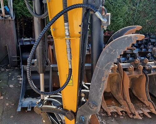 JCB 57C - 2´200mth -klimatizace, GRAB