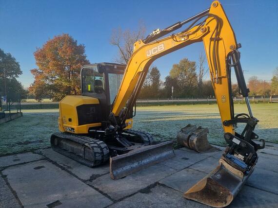 JCB 57C - 4 válec , otočná hlava, klima, natáčení radlička JCB 57C - 4 válec , otočná hlava, klima, natáčení radlička