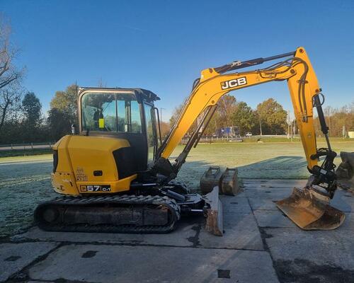JCB 57C - 4 válec , otočná hlava, klima, natáčení radlička JCB 57C - 4 válec , otočná hlava, klima, natáčení radlička