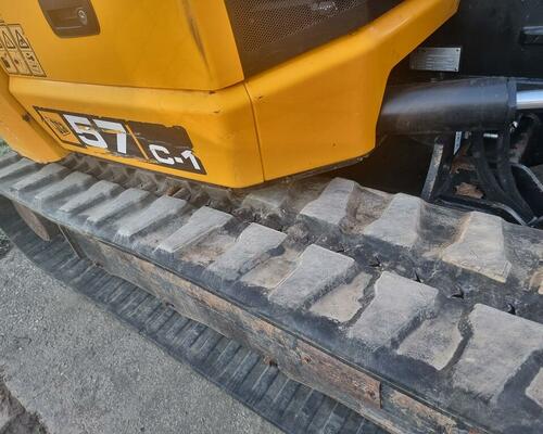 JCB 57C - 4 válec , otočná hlava, klima, natáčení radlička JCB 57C - 4 válec , otočná hlava, klima, natáčení radlička