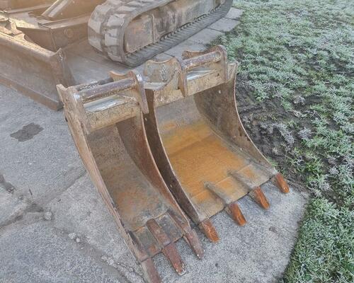 JCB 57C - 4 válec , otočná hlava, klima, natáčení radlička JCB 57C - 4 válec , otočná hlava, klima, natáčení radlička