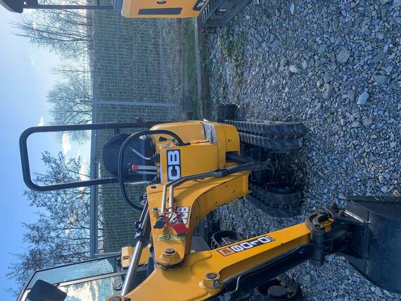 JCB 8010