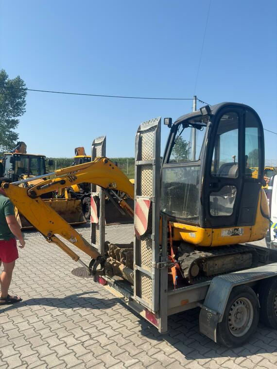 JCB 8014