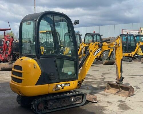 JCB 8016