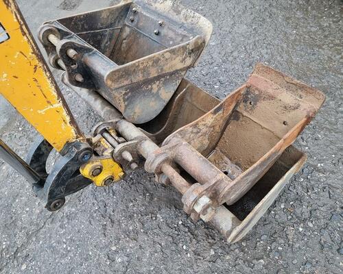 JCB 8018 2009 - 4350mth - 3 lžíce