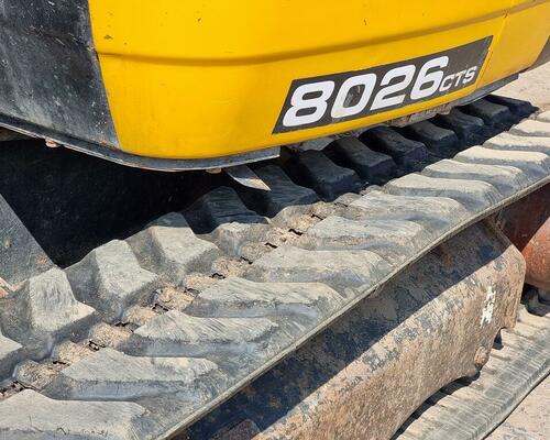 JCB 8026 - pěkný stav, hydraulická svahovka, nové pásy