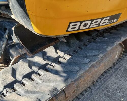JCB 8026 - stroj z provozu, nové pásy