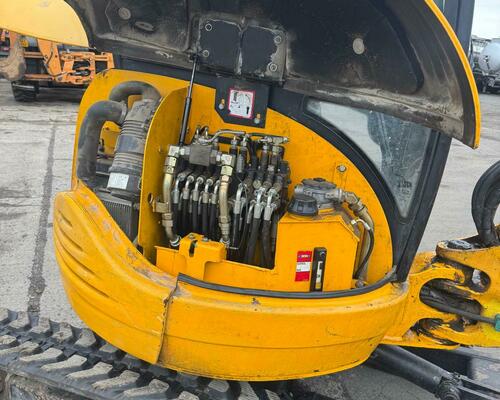 JCB 8032