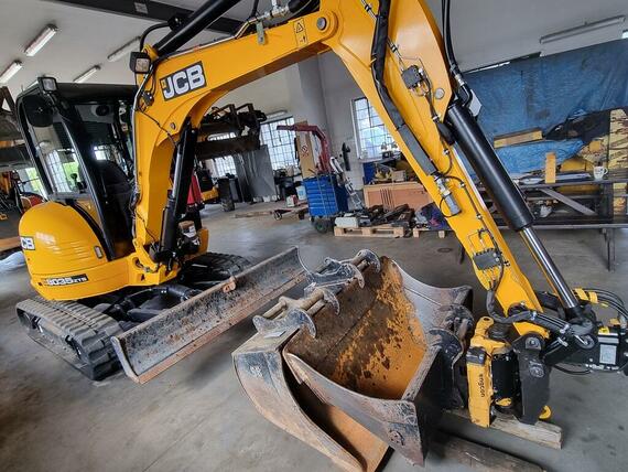 JCB 8035 pouze 800mth, tiltrotátor ENGCON, A/C, automazání