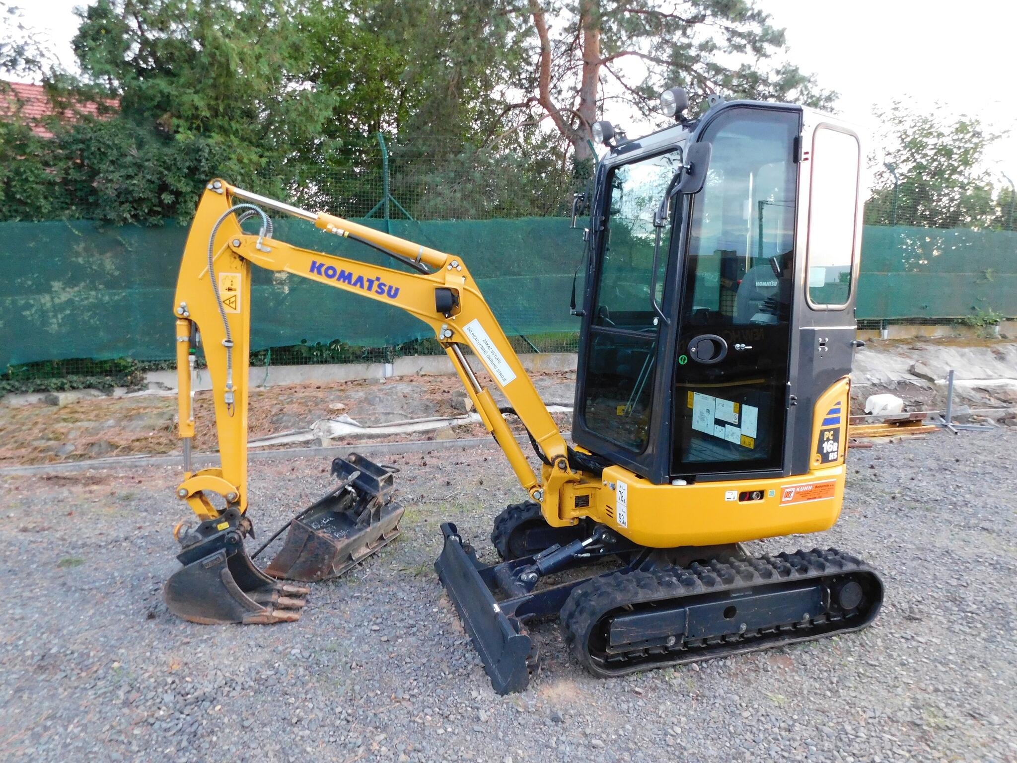 KOMATSU PC16R-3HS, 130 MTH