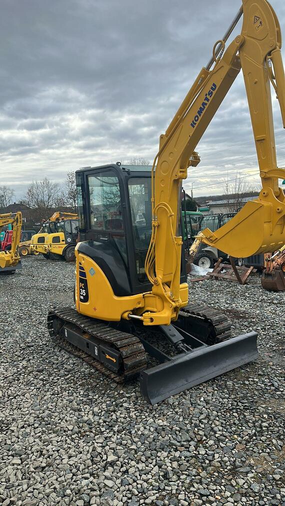KOMATSU PC35