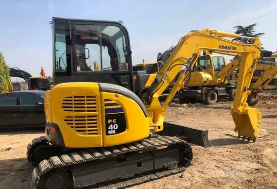 KOMATSU PC40MR