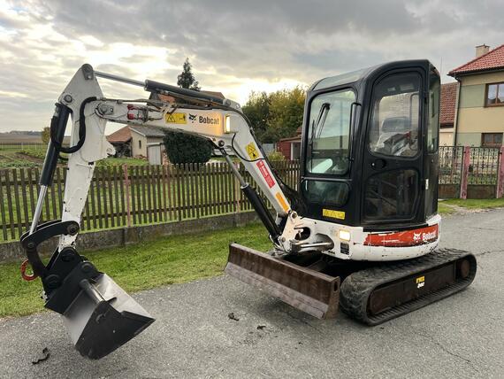 Minibagr Bobcat 425 G bez přesahu zádě, 2,7t