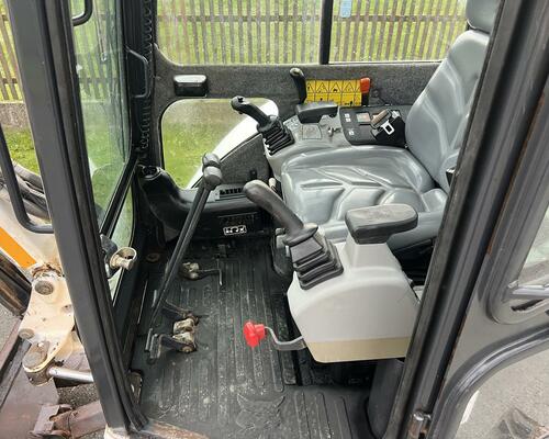 Minibagr Bobcat 425 G bez přesahu zádě, 2,7t