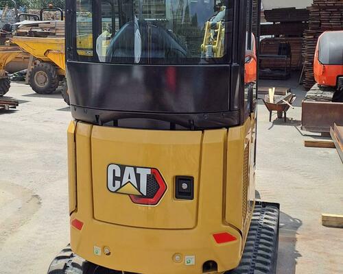 Minibagr CAT 301.8, rok výroby 2022, 563 motohodin, TOP