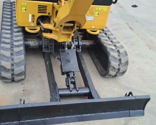 Minibagr CAT 301.8, rok výroby 2022, 563 motohodin, TOP
