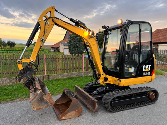minibagr CAT 302.4 hyd.svahovka+2x podkop, 2,5t