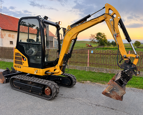 minibagr CAT 302.4 hyd.svahovka+2x podkop, 2,5t